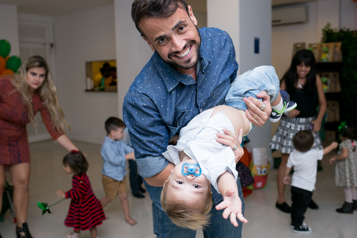 festa infantil, rio de janeiro, festa de menino, dinossauros, decoração, família, bolo, parabéns, fotografia de família