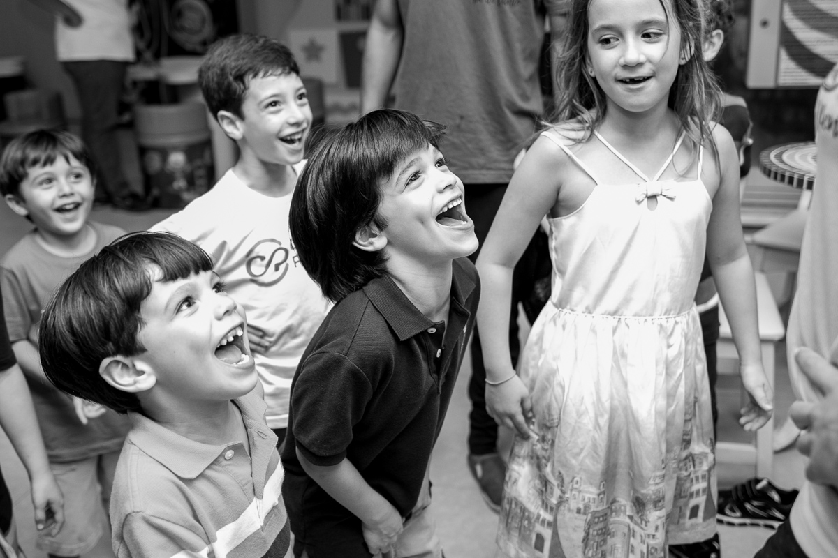 se divertindo com os animadores