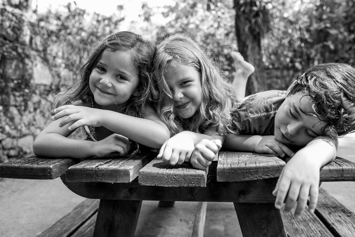 joão e as amigas fazendo bagunça
