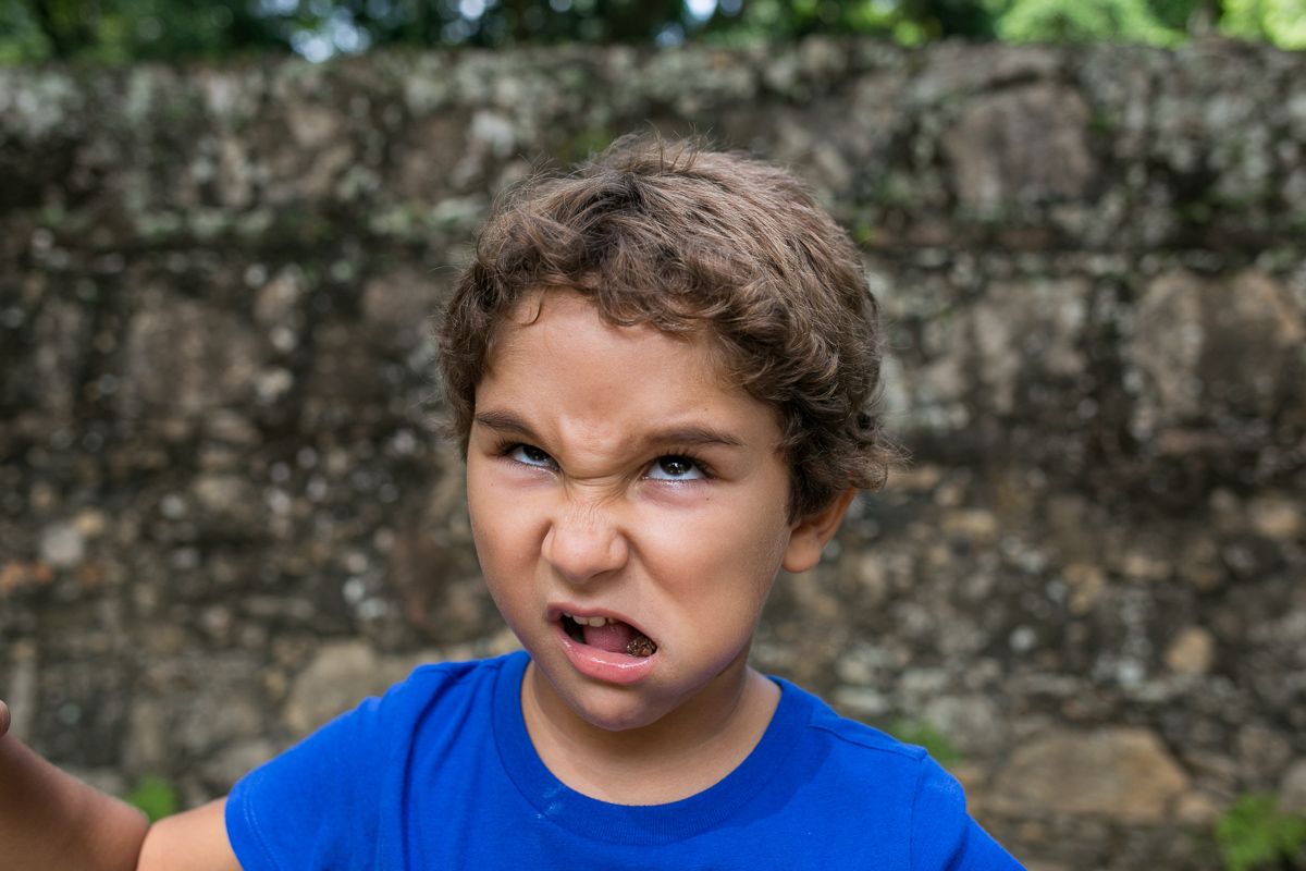 enfiou o brigadeiro inteiro na boca