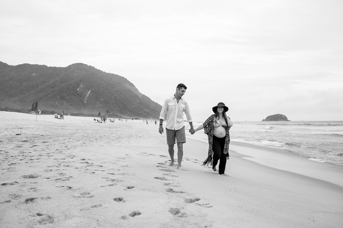 caminhando pela praia de grumari