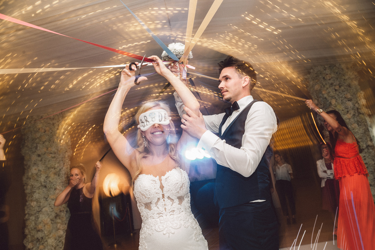 noivo ; casamento; guimarães; vila marita; sessao ; love ; wedding;  corte do bolo; sparkles ; ramo da noiva 