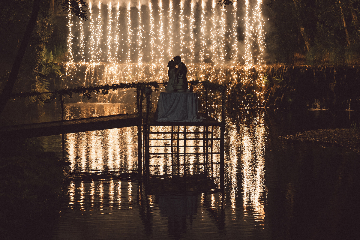 noivos; casamento; marco de canaveses; quinta de alvre; gondomar; wedding; corte do bolo; sparkes; felicidade; beijo;
