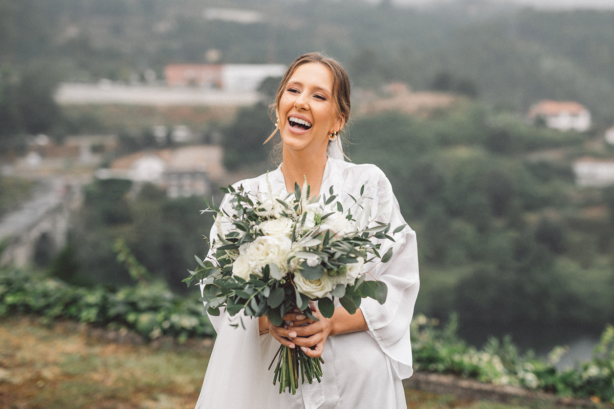 noiva; casamento; marco de canaveses; quinta de alvre; gondomar; wedding; vestido; ramo; bouquet; flores;