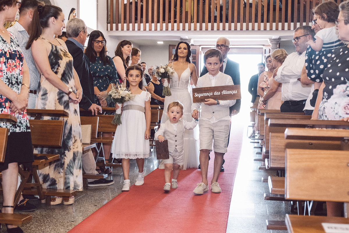noiva; casamento; penafiel; quinta vale de campos; wedding;igreja; cerimónia; ramo; flores; bouquet; meninos das alianças