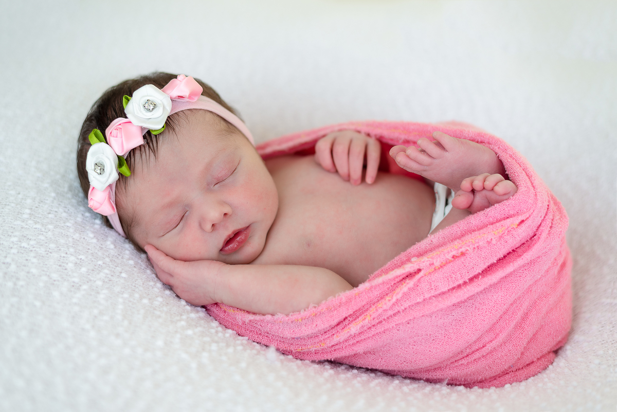 A delicadeza da Mirela no ensaio Newborn fez toda diferença