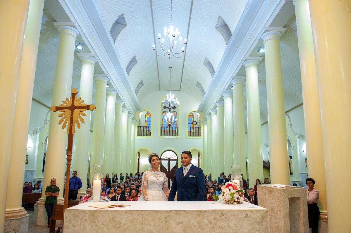 noivos no altar