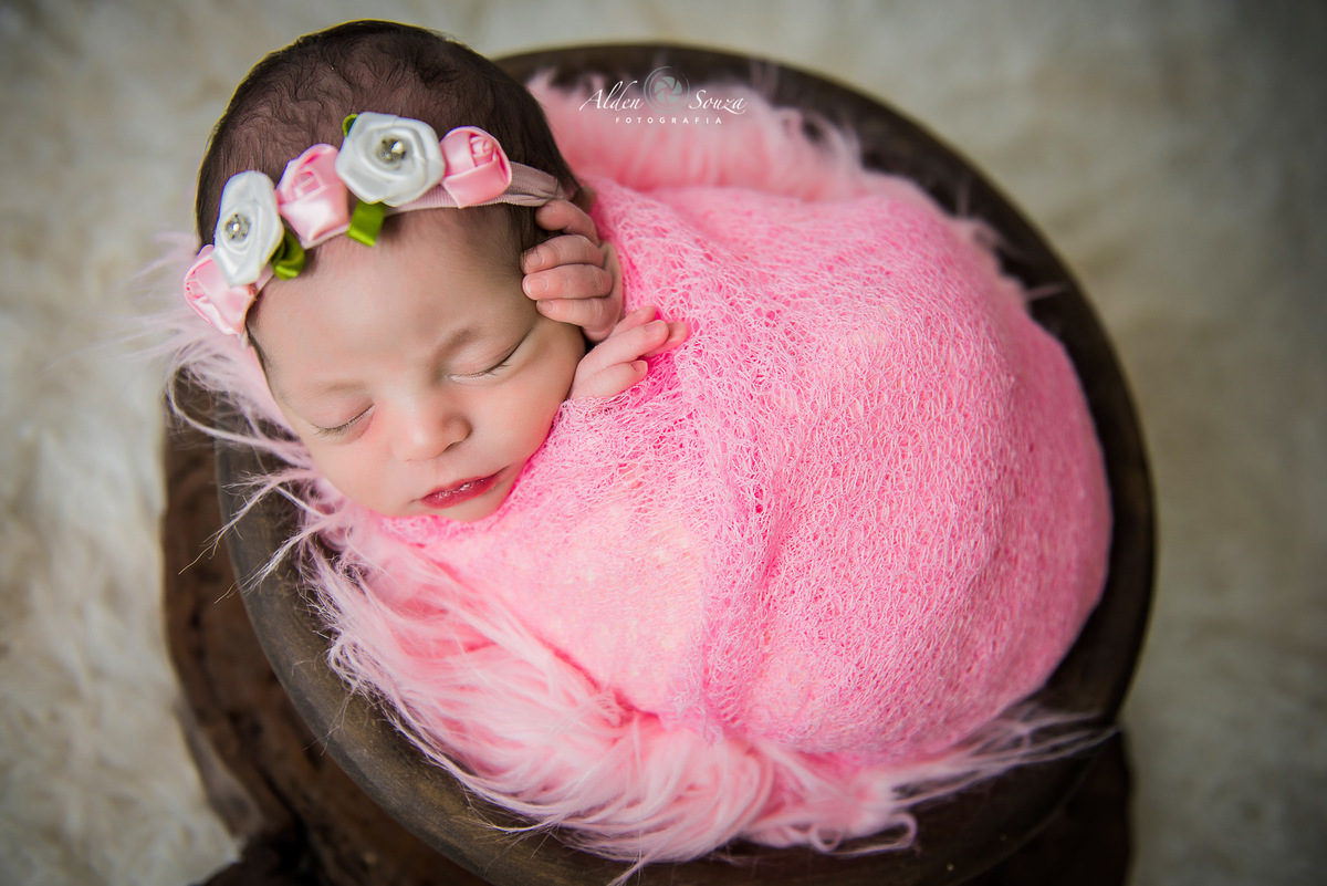 bebe deitado na gamela