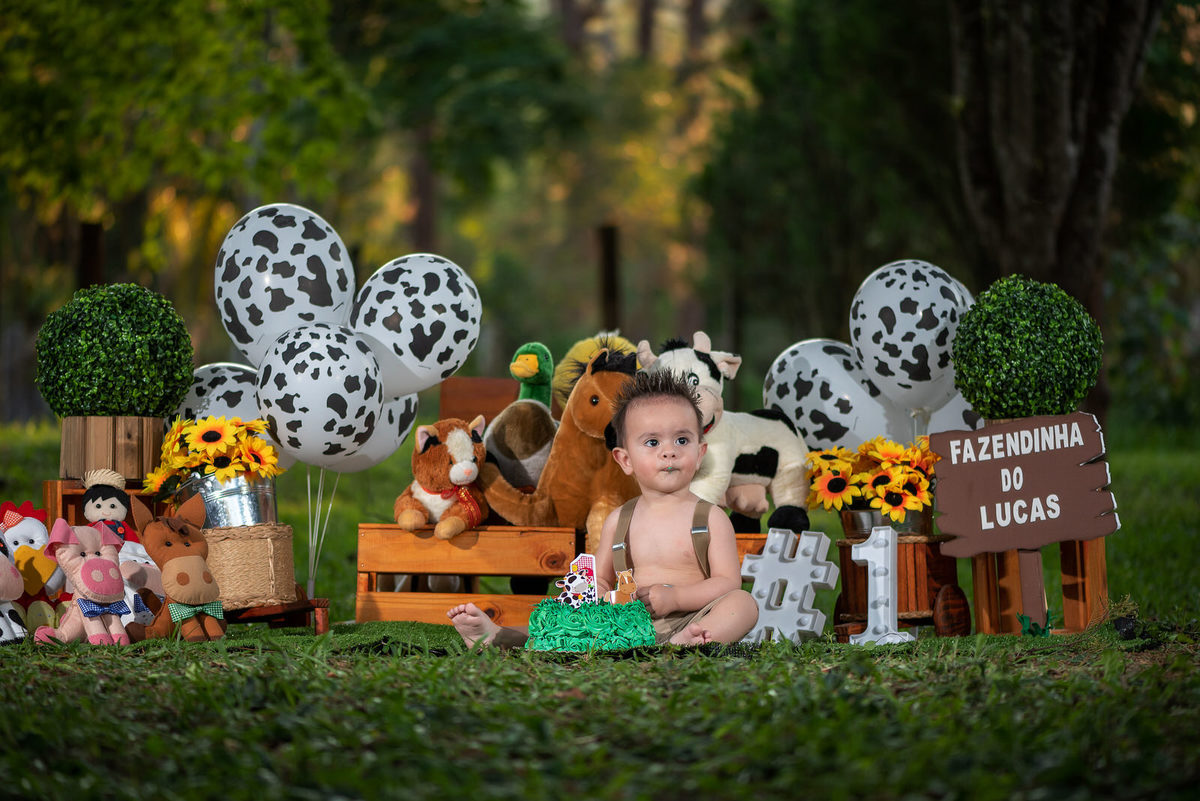 criança com bolo em Itanhandu