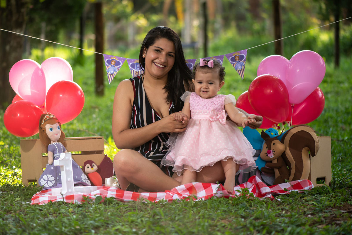 Criança se divertindo com a mamãe em Itanhand