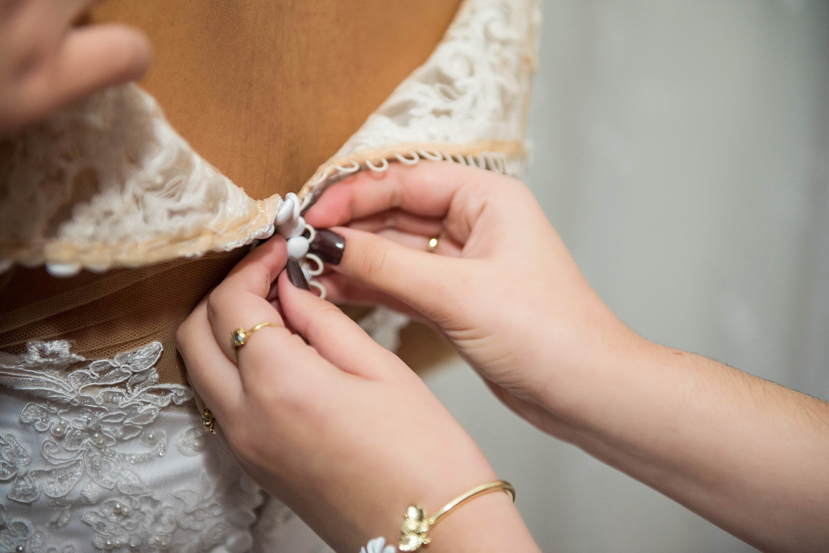 noiva se arrumando para casamento em passa quatro