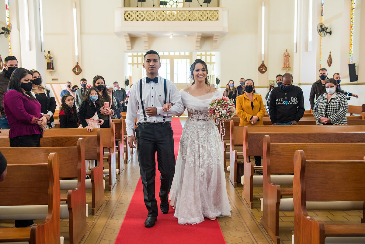 noiva entrando na igreja