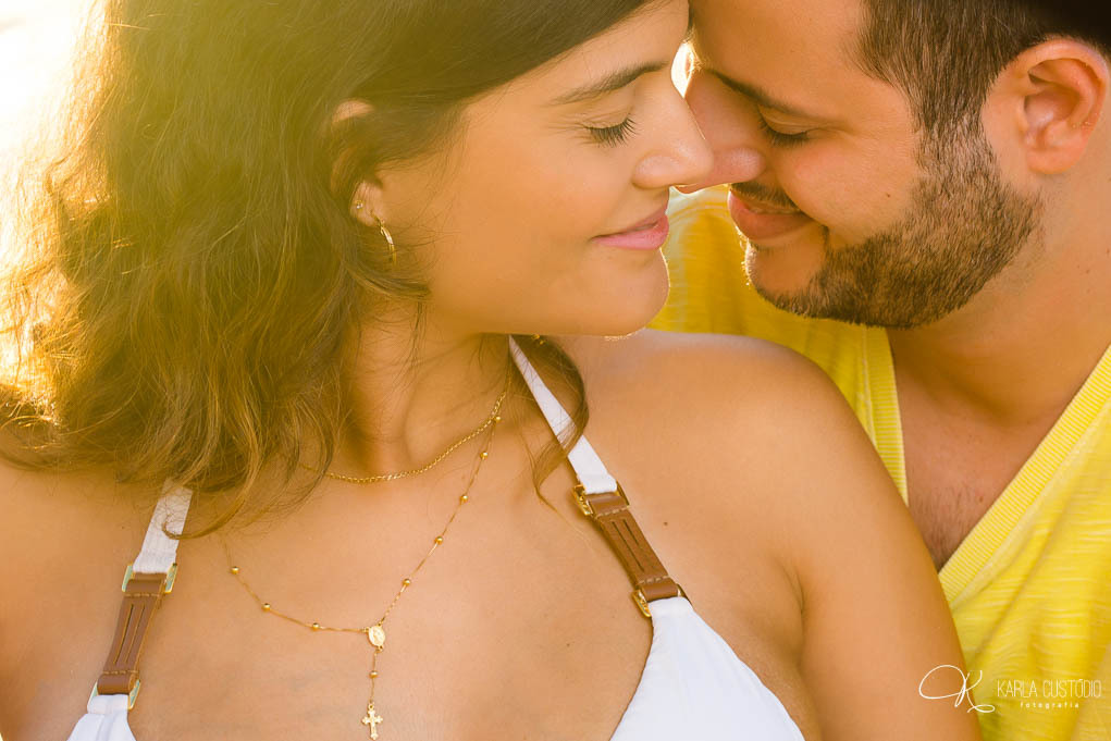 GESTAÇÃO GESTANTE PRAIA SOL MAR EXTERNA ENSAIO AMOR COMPANHEIRISMO FILHOS FILHA MÃE PAI AMOR PARCERIA CONFIANÇA SORRISO