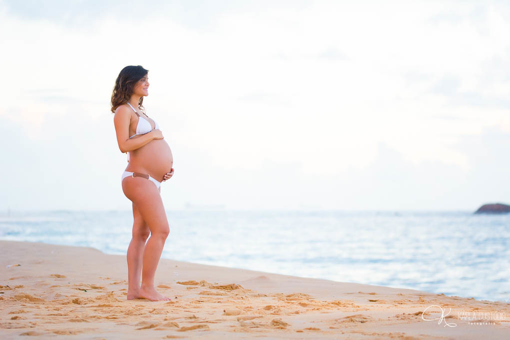 GESTAÇÃO GESTANTE PRAIA SOL MAR EXTERNA ENSAIO AMOR COMPANHEIRISMO FILHOS FILHA MÃE PAI AMOR PARCERIA CONFIANÇA