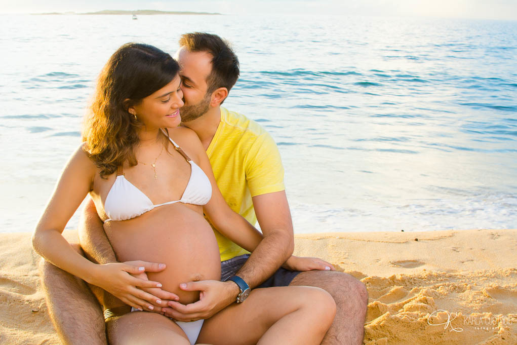 GESTAÇÃO GESTANTE PRAIA SOL MAR EXTERNA ENSAIO AMOR COMPANHEIRISMO FILHOS FILHA MÃE PAI AMOR PARCERIA CONFIANÇA