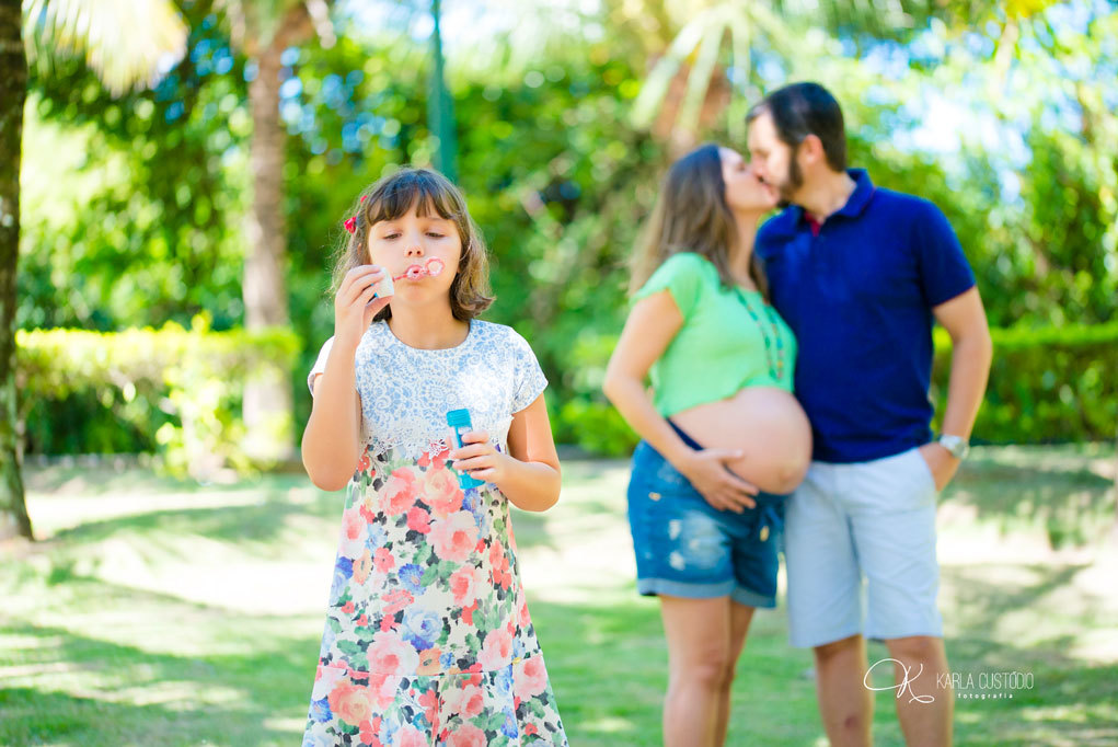GESTAÇÃO GESTANTE PARQUE SOL  EXTERNA ENSAIO AMOR COMPANHEIRISMO FILHOS FILHA MÃE PAI AMOR PARCERIA CONFIANÇA 