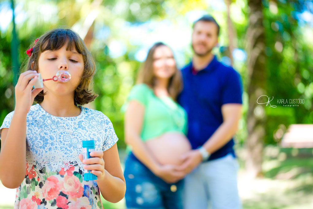 GESTAÇÃO GESTANTE PARQUE SOL  EXTERNA ENSAIO AMOR COMPANHEIRISMO FILHOS FILHA MÃE PAI AMOR PARCERIA CONFIANÇA 