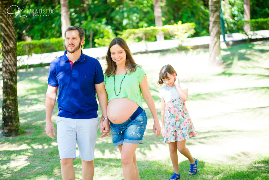 GESTAÇÃO GESTANTE PARQUE SOL  EXTERNA ENSAIO AMOR COMPANHEIRISMO FILHOS FILHA MÃE PAI AMOR PARCERIA CONFIANÇA 