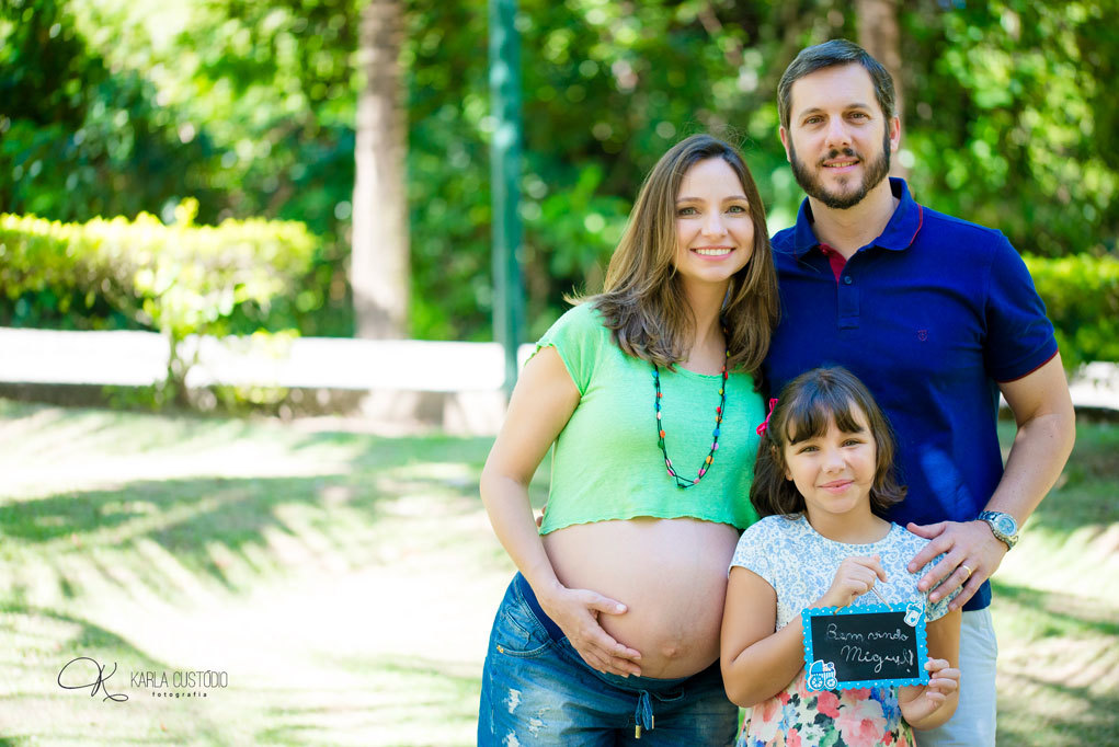 GESTAÇÃO GESTANTE PARQUE SOL  EXTERNA ENSAIO AMOR COMPANHEIRISMO FILHOS FILHA MÃE PAI AMOR PARCERIA CONFIANÇA 