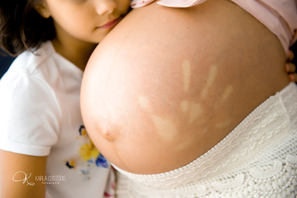 GESTAÇÃO GESTANTE estúdio ENSAIO AMOR COMPANHEIRISMO FILHOS irmã FILHA MÃE PAI AMOR PARCERIA CONFIANÇA 
