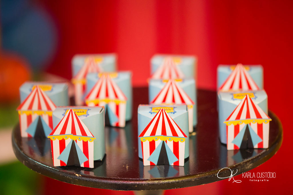 festa infantil, decoração. circo, menino, colorido, cores, diversão, aniversário, vitória-es