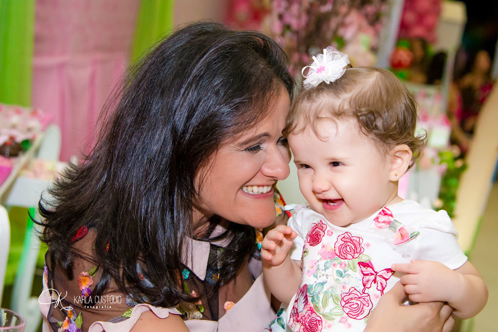 festa infantil, decoração. menina, irmãs, moranguinho, moranguinho-baby, rosa, vermelho,  colorido, cores, diversão, aniversário, vitória-es, família, mãe