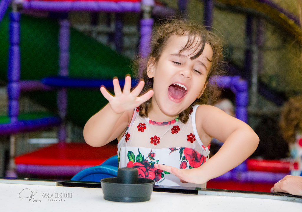 festa infantil, decoração. menina, irmãs, moranguinho, moranguinho-baby, rosa, vermelho,  colorido, cores, diversão, aniversário, vitória-es, família, brincadeira, 