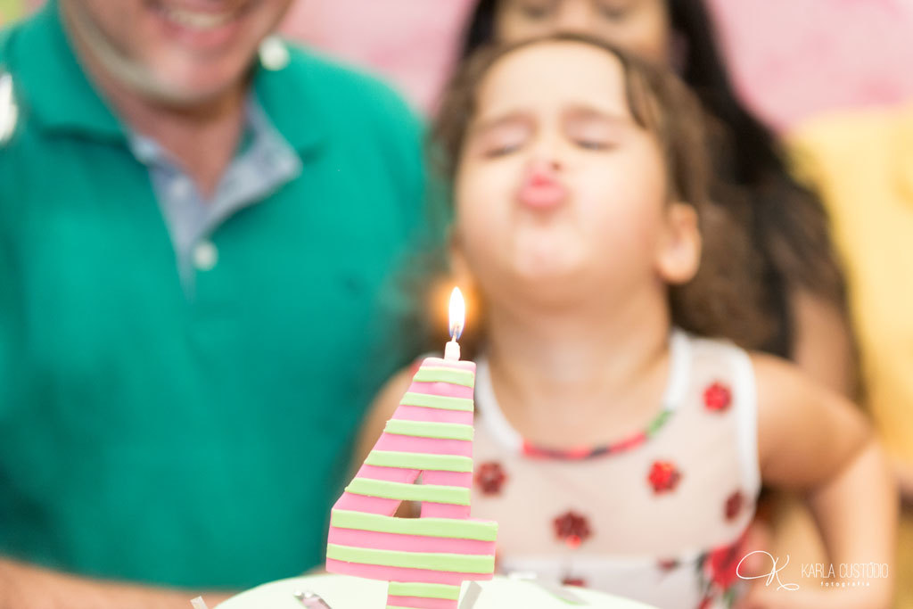 festa infantil, decoração. menina, irmãs, moranguinho, moranguinho-baby, rosa, vermelho,  colorido, cores, diversão, aniversário, vitória-es, família, brincadeira, 