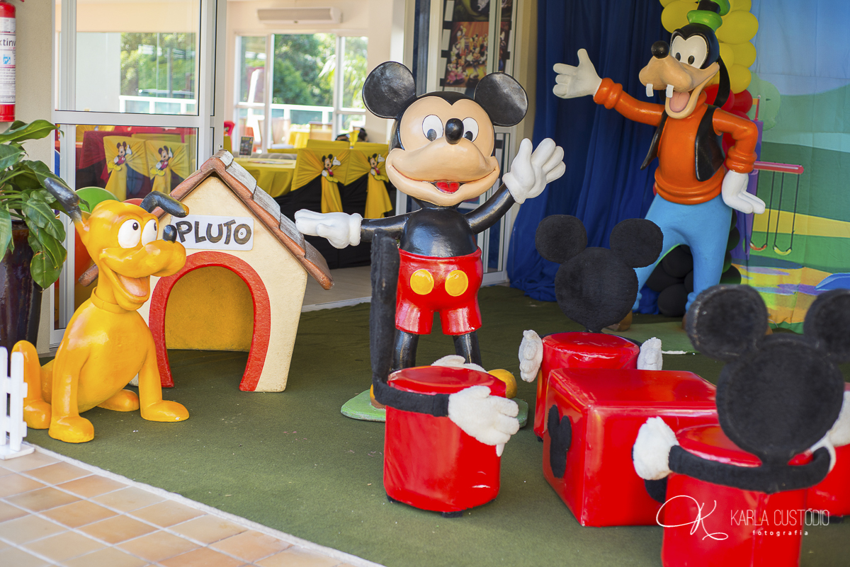 aniversário infantil, decoração, Mickey Mouse, azul, amarelo, vermelho, doce, mesa de doce, pluto, pateta