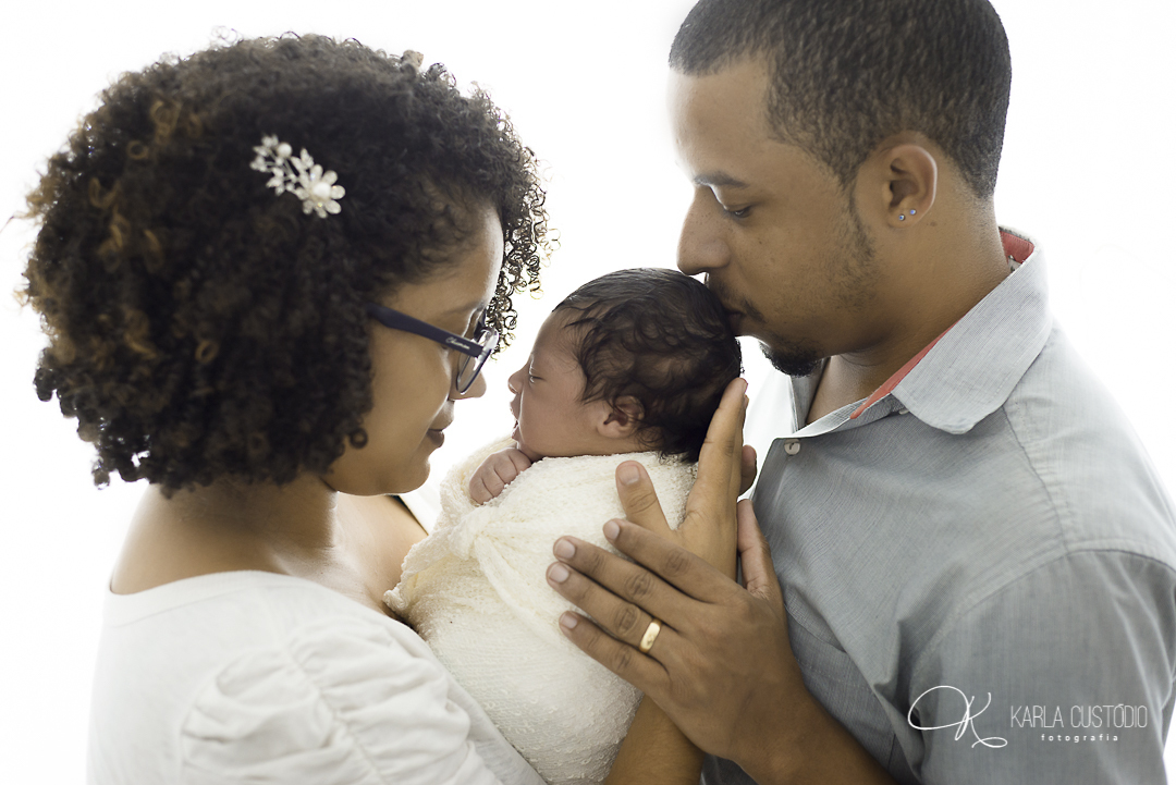 newborn, menino, saco de batata, wrap, branco, mãe, filho, pai, família, gorro, pijama, bebê, recém nascido, capixaba