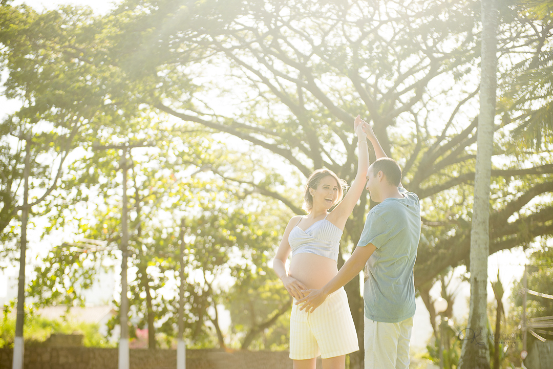 gestação, gestante, grávida, gravidez, maternidade, mãe, parque, campo, jardim, ensaio, ensaio fotográfico, sessão de fotos, dia lindo, luz divina, luz dourada, 