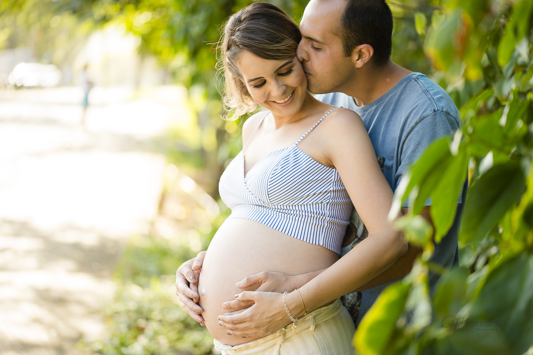 gestação, gestante, grávida, gravidez, maternidade, mãe, parque, campo, jardim, ensaio, ensaio fotográfico, sessão de fotos, dia lindo, luz divina, luz dourada, 