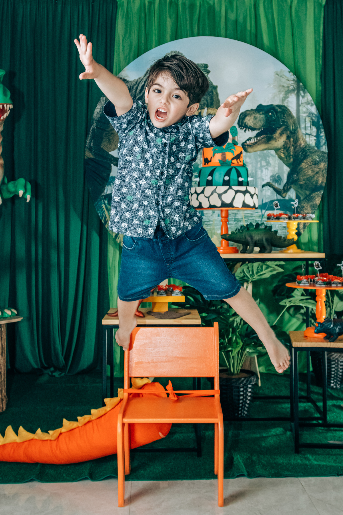 Fotógrafa fotografo de festa infantil aniversário florianópolis são josé palhoça biguaçu sc tema dinossauro decoração