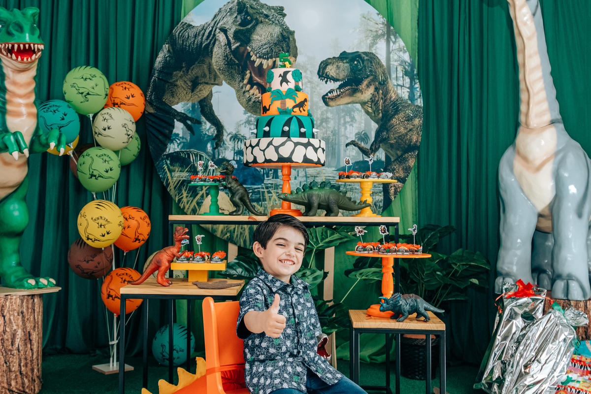 Fotógrafa fotografo de festa infantil aniversário florianópolis são josé palhoça biguaçu sc tema dinossauro decoração