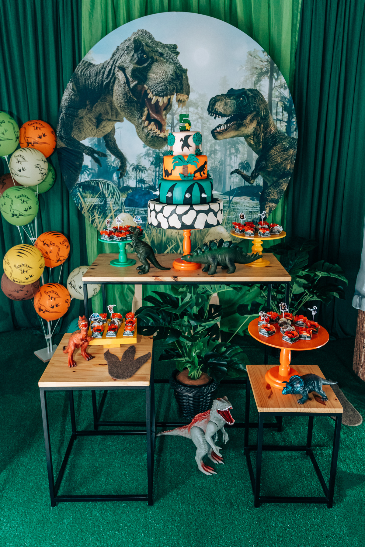 Fotógrafa fotografo de festa infantil aniversário florianópolis são josé palhoça biguaçu sc tema dinossauro decoração