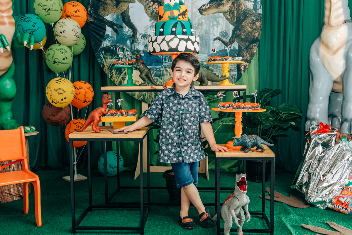 Fotógrafa fotografo de festa infantil aniversário florianópolis são josé palhoça biguaçu sc tema dinossauro decoração