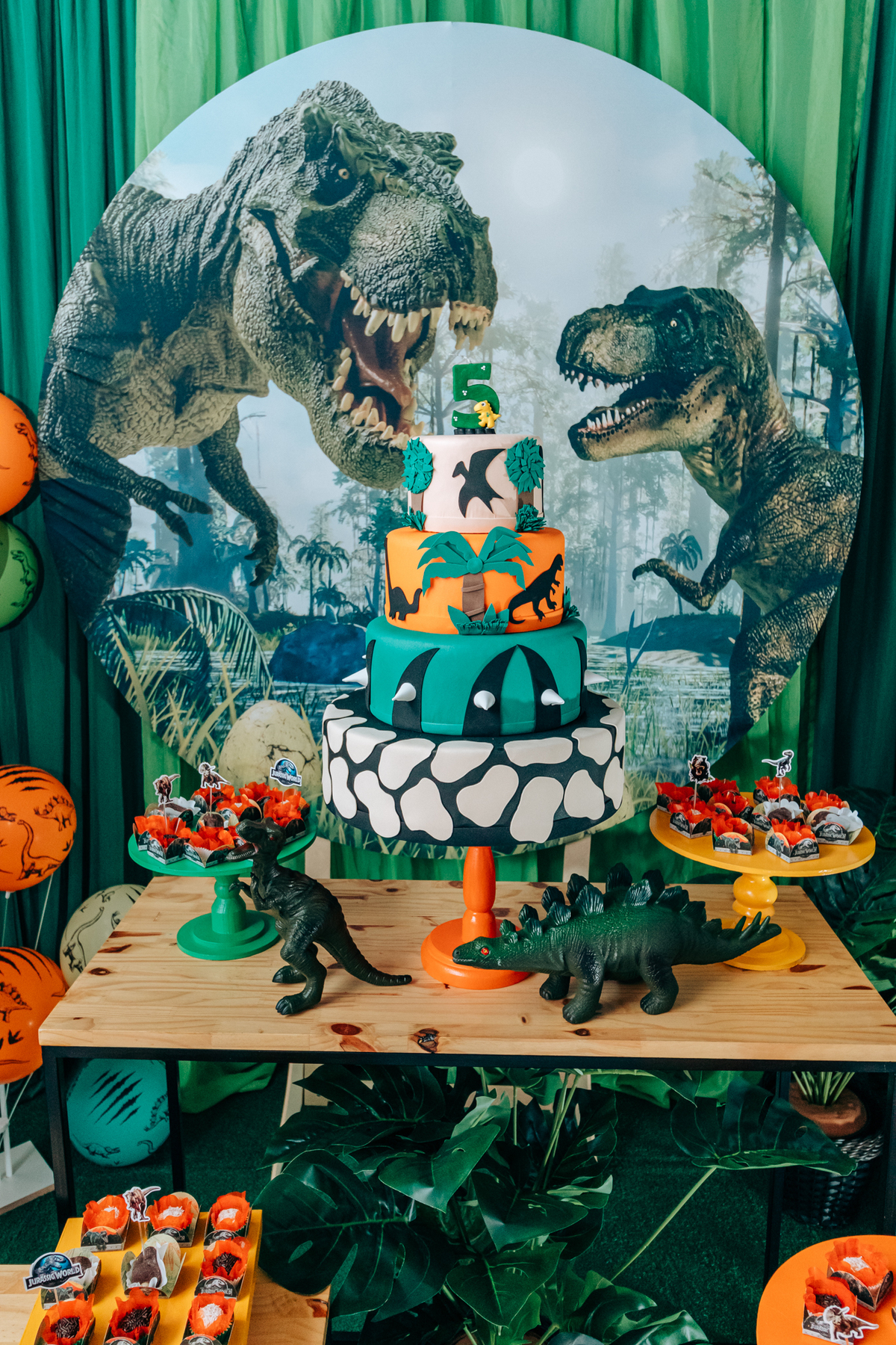 Fotógrafa fotografo de festa infantil aniversário florianópolis são josé palhoça biguaçu sc tema dinossauro decoração