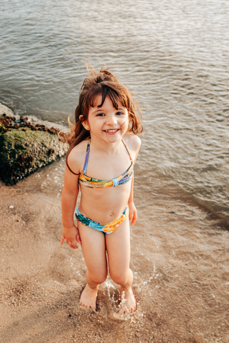 Fotografia de familia infantil fotografa grande florianopolis são josé palhoça especializada em infantil e familia parque e praia silhueta ensaio book foto criança se divertindo natural leve brincar diversão