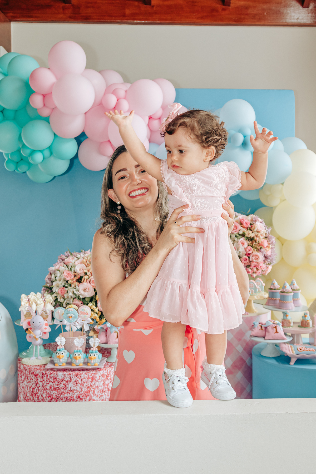 Aniversário infantil decoração luxo galinha pintadinha 1 ano em florianopolis sc scotti produções fotografa thayane peters fotografia especializada em familias doces personalizados