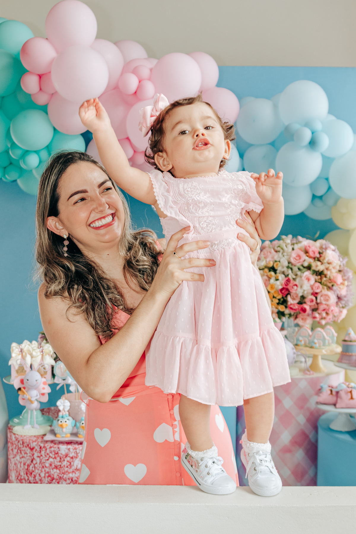 Aniversário infantil decoração luxo galinha pintadinha 1 ano em florianopolis sc scotti produções fotografa thayane peters fotografia especializada em familias doces personalizados