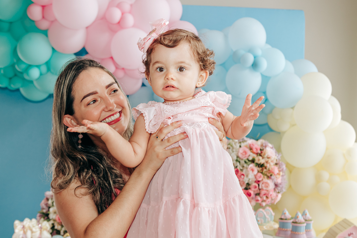 Aniversário infantil decoração luxo galinha pintadinha 1 ano em florianopolis sc scotti produções fotografa thayane peters fotografia especializada em familias doces personalizados