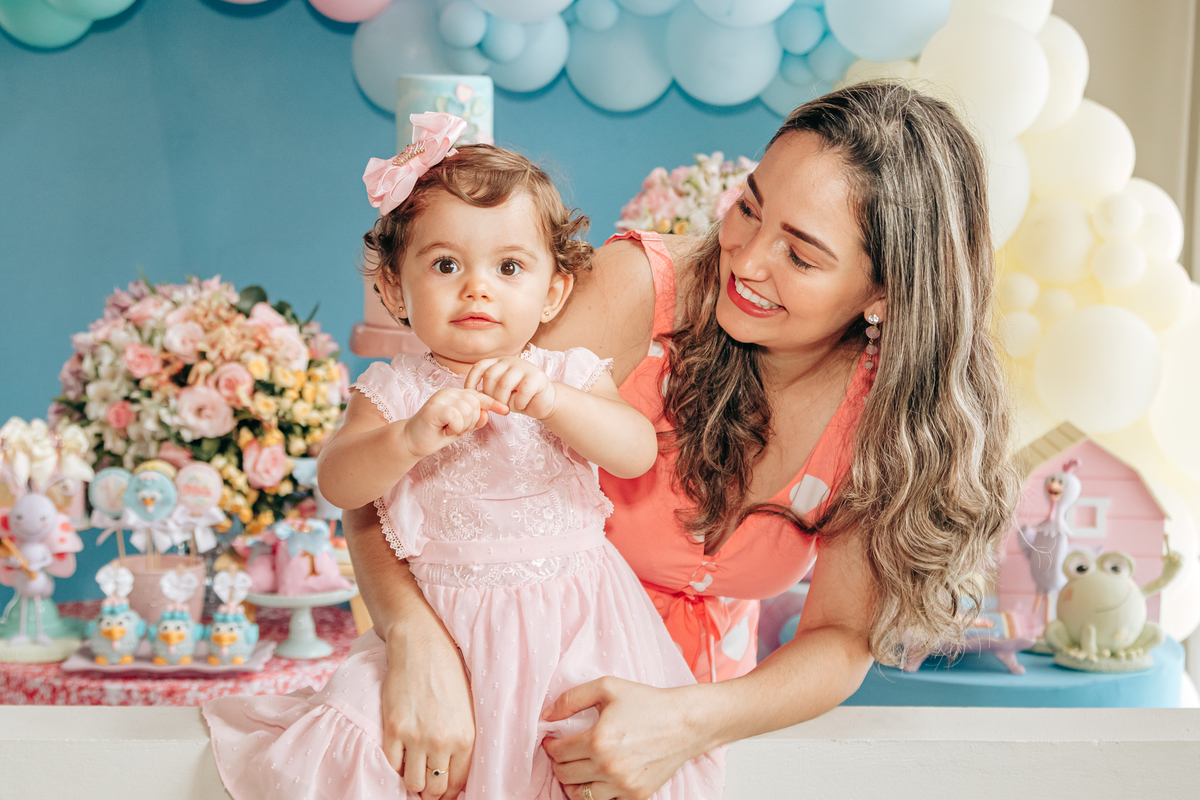 Aniversário infantil decoração luxo galinha pintadinha 1 ano em florianopolis sc scotti produções fotografa thayane peters fotografia especializada em familias doces personalizados