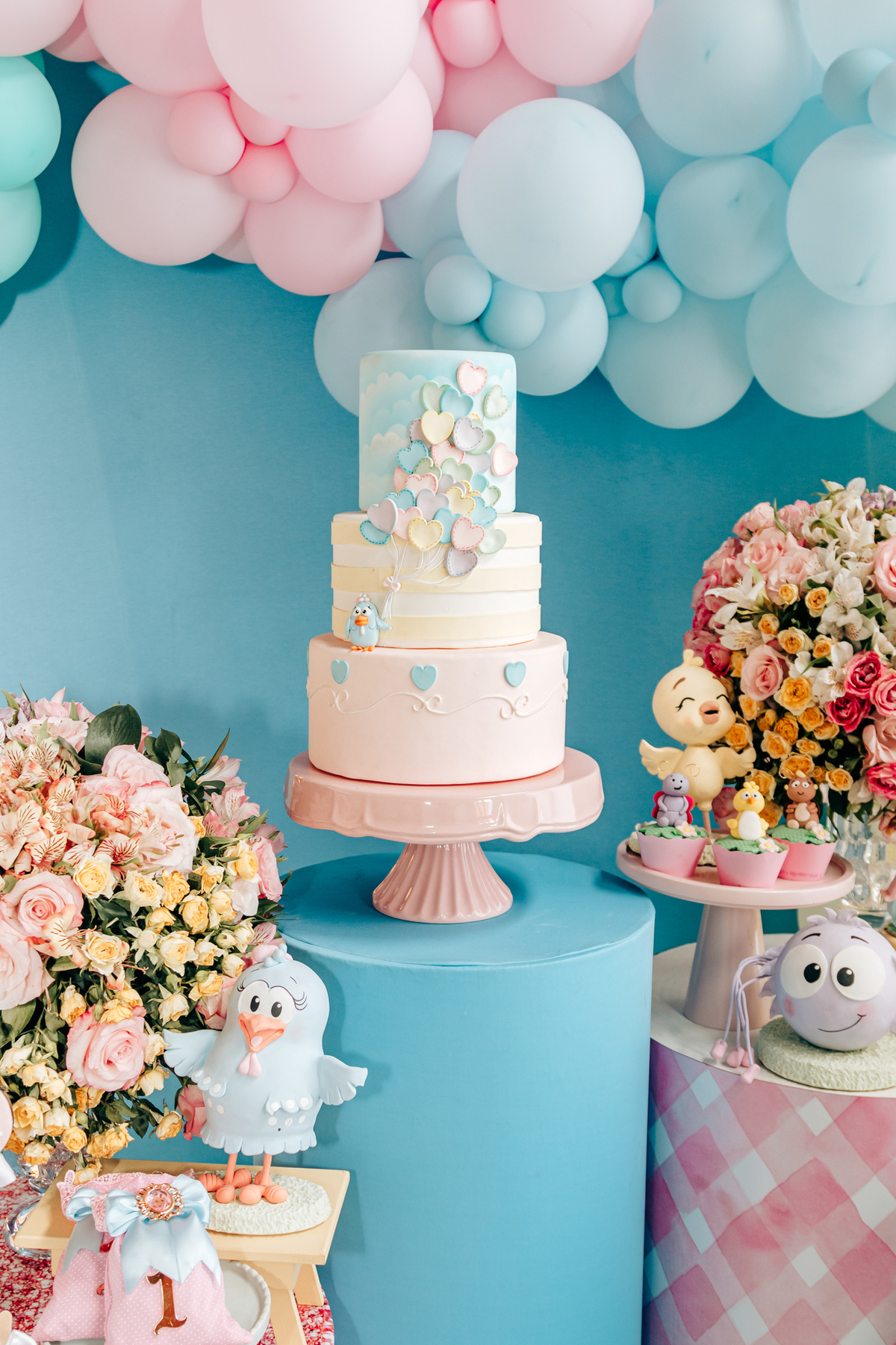 Aniversário infantil decoração luxo galinha pintadinha 1 ano em florianopolis sc scotti produções fotografa thayane peters fotografia especializada em familias