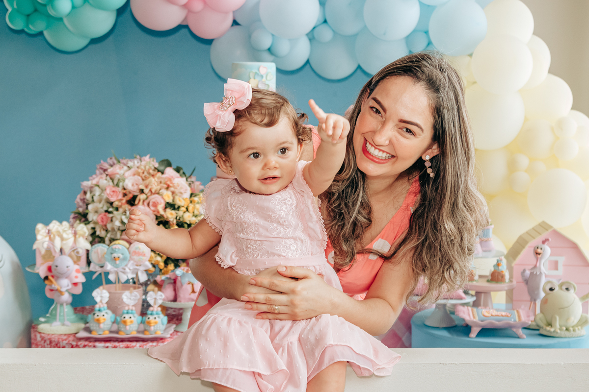 Aniversário infantil decoração luxo galinha pintadinha 1 ano em florianopolis sc scotti produções fotografa thayane peters fotografia especializada em familias doces personalizados