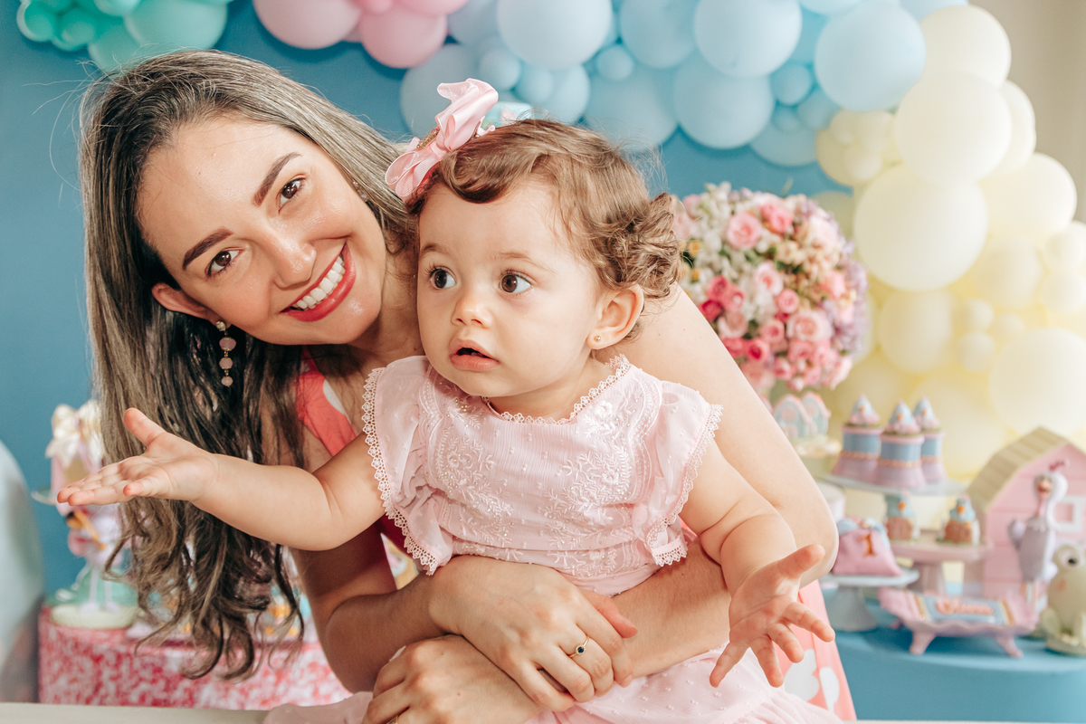 Aniversário infantil decoração luxo galinha pintadinha 1 ano em florianopolis sc scotti produções fotografa thayane peters fotografia especializada em familias doces personalizados