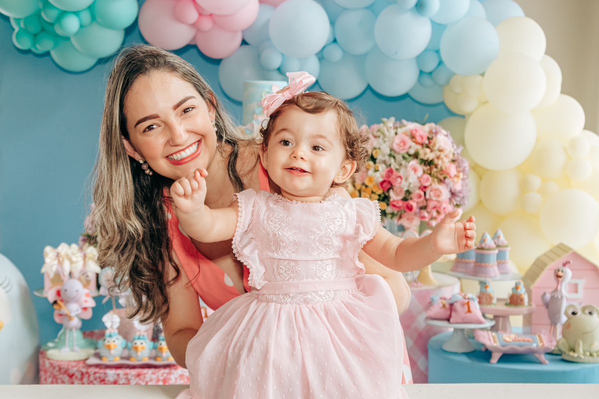 Aniversário infantil decoração luxo galinha pintadinha 1 ano em florianopolis sc scotti produções fotografa thayane peters fotografia especializada em familias doces personalizados