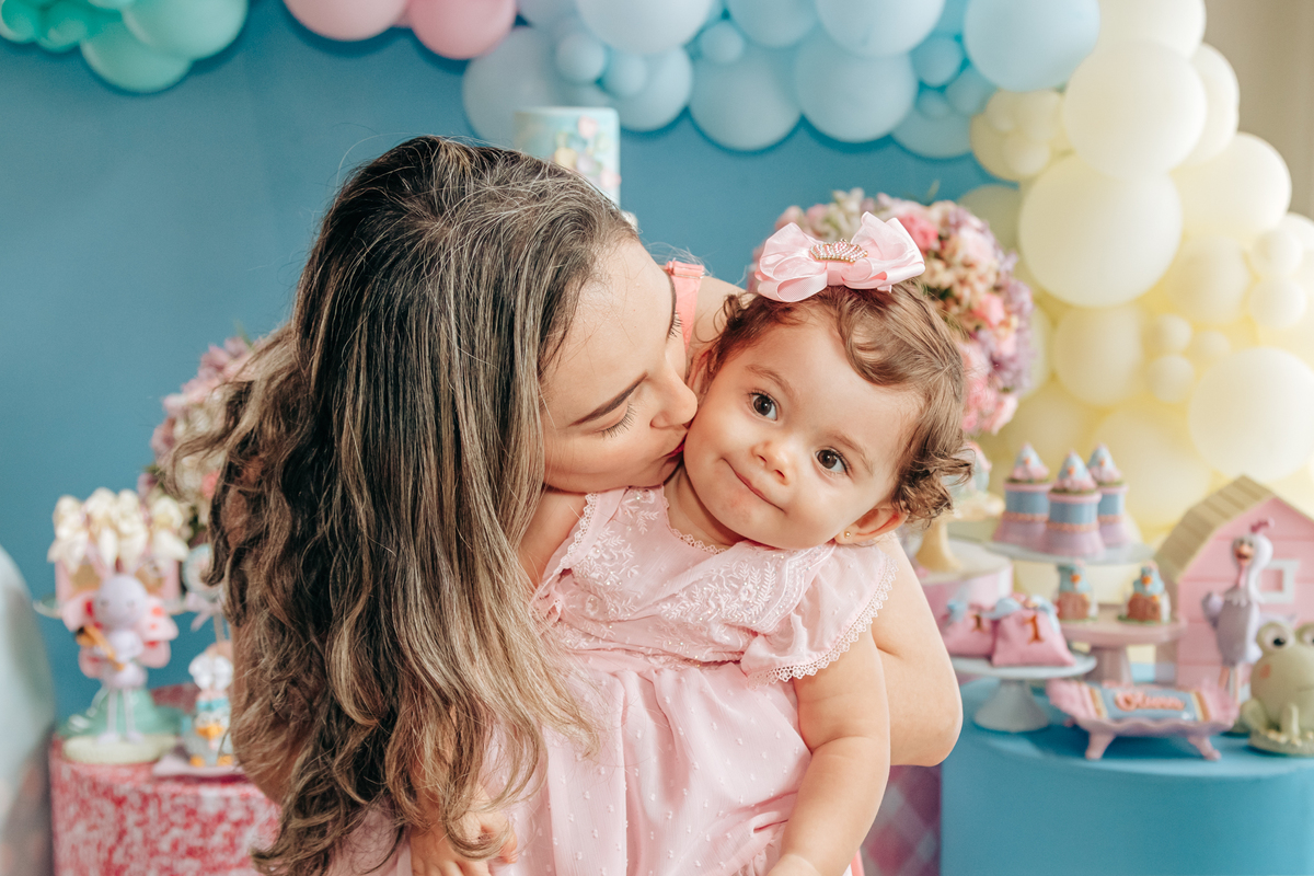 Aniversário infantil decoração luxo galinha pintadinha 1 ano em florianopolis sc scotti produções fotografa thayane peters fotografia especializada em familias doces personalizados