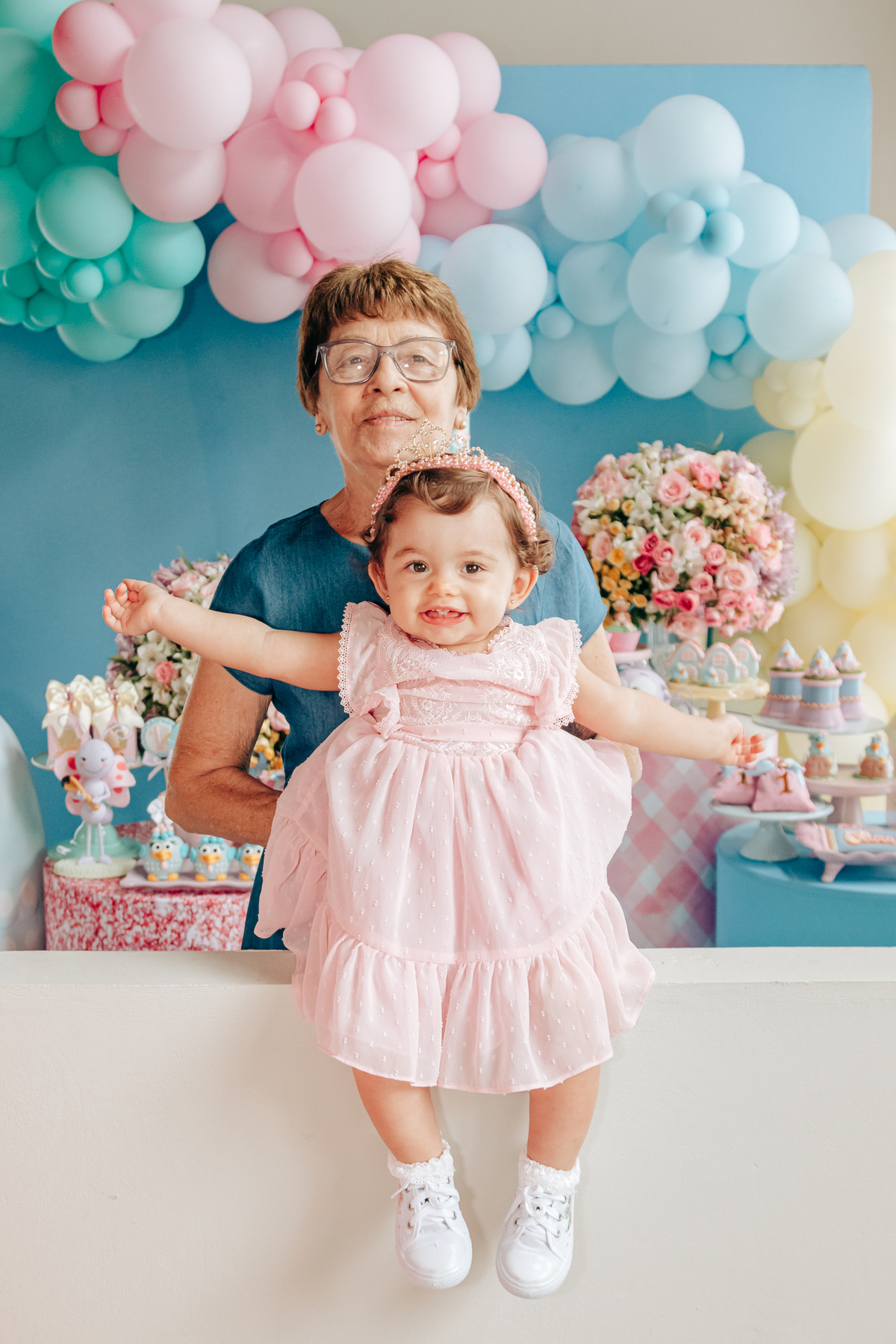 Aniversário infantil decoração luxo galinha pintadinha 1 ano em florianopolis sc scotti produções fotografa thayane peters fotografia especializada em familias doces personalizados