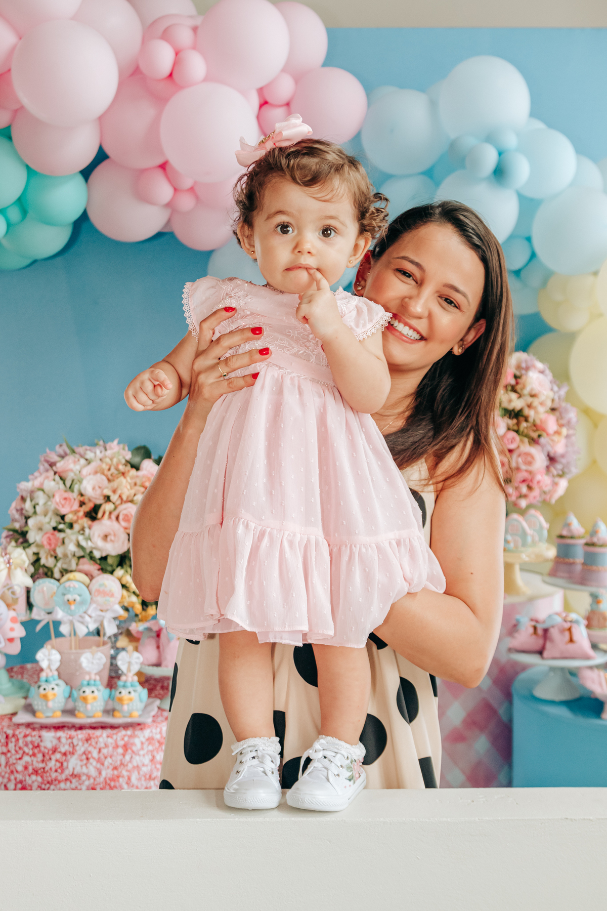 Aniversário infantil decoração luxo galinha pintadinha 1 ano em florianopolis sc scotti produções fotografa thayane peters fotografia especializada em familias doces personalizados