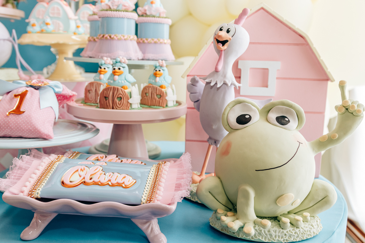 Aniversário infantil decoração luxo galinha pintadinha 1 ano em florianopolis sc scotti produções fotografa thayane peters fotografia especializada em familias